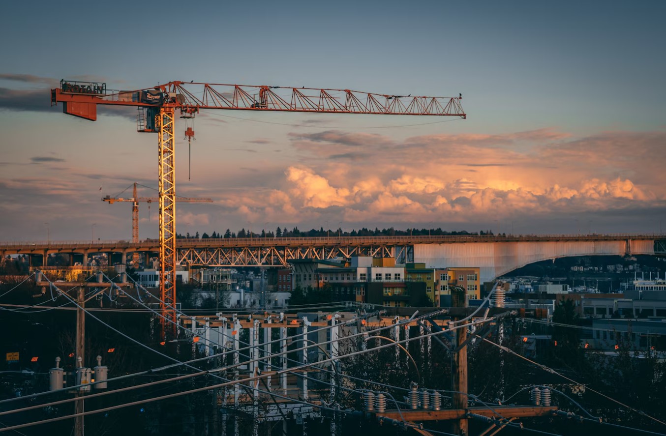 Дизельный, винтовой, поршневой? Универсальный солдат на строительной площадке